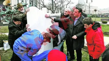 Ii ridica statuie in Piata Universitatii