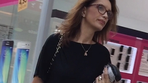 Cristina Spatar a ajuns de nerecunoscut! A renuntat la rochite scurte si a iesit imbracata asa la shopping