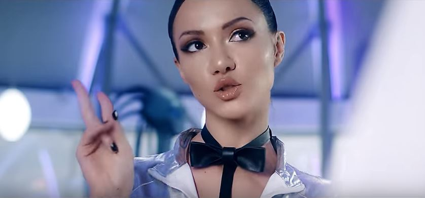 Otilia a lansat primul videoclip cu extratereștri, filmat chiar pe un OZN!