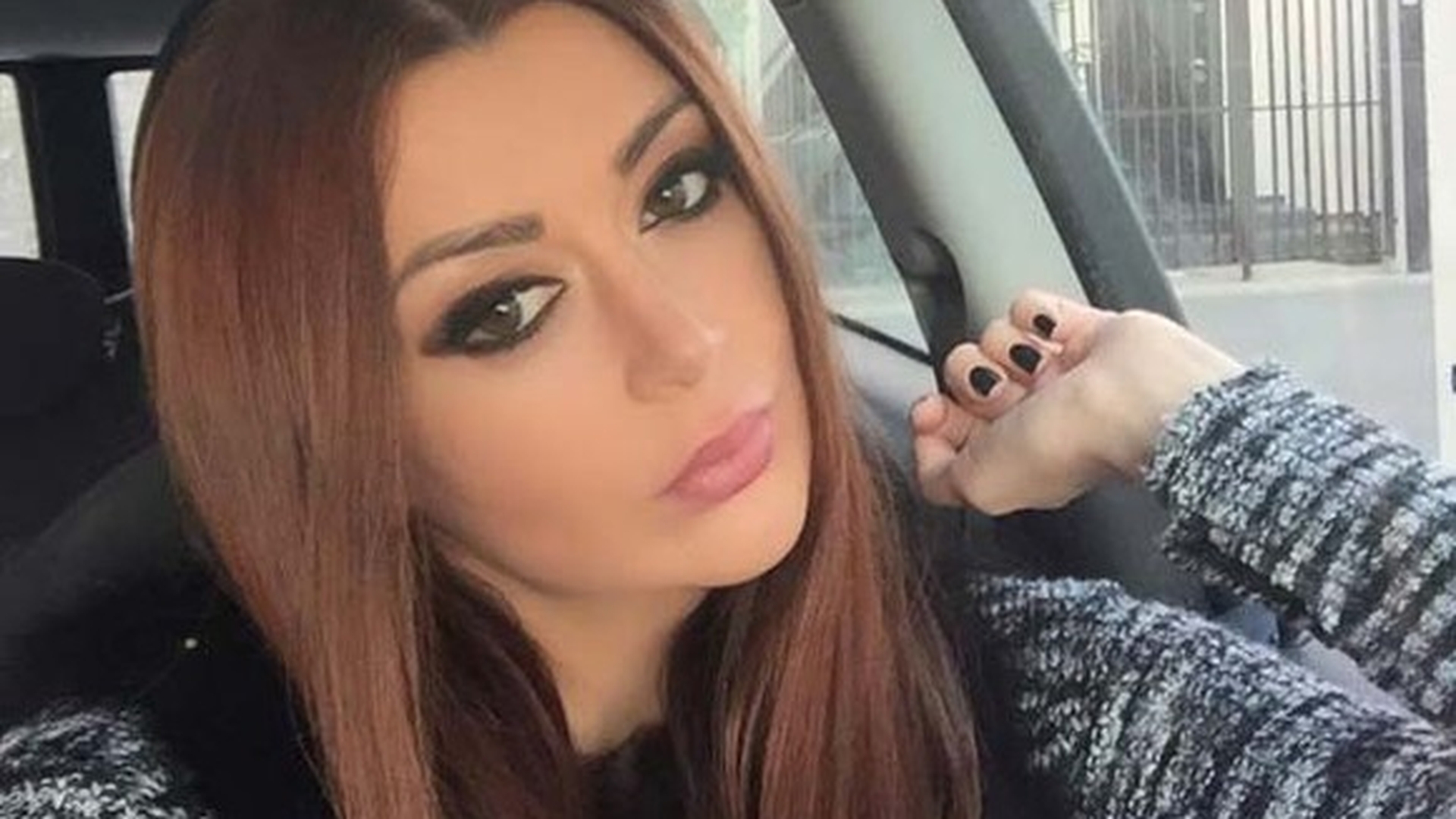 Denisa de la Bambi, terapie facială cu melci, aur și caviar