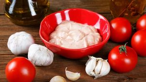 Mujdei de usturoi. 10 rețete de mujdei de usturoi delicios