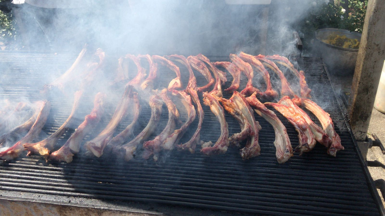Nuntașii se vor delecta cu carne la grătar