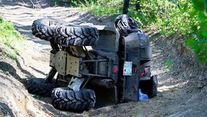 Bistrița: Un bărbat de 63 de ani a murit după ce s-a răsturnat cu ATV-ul