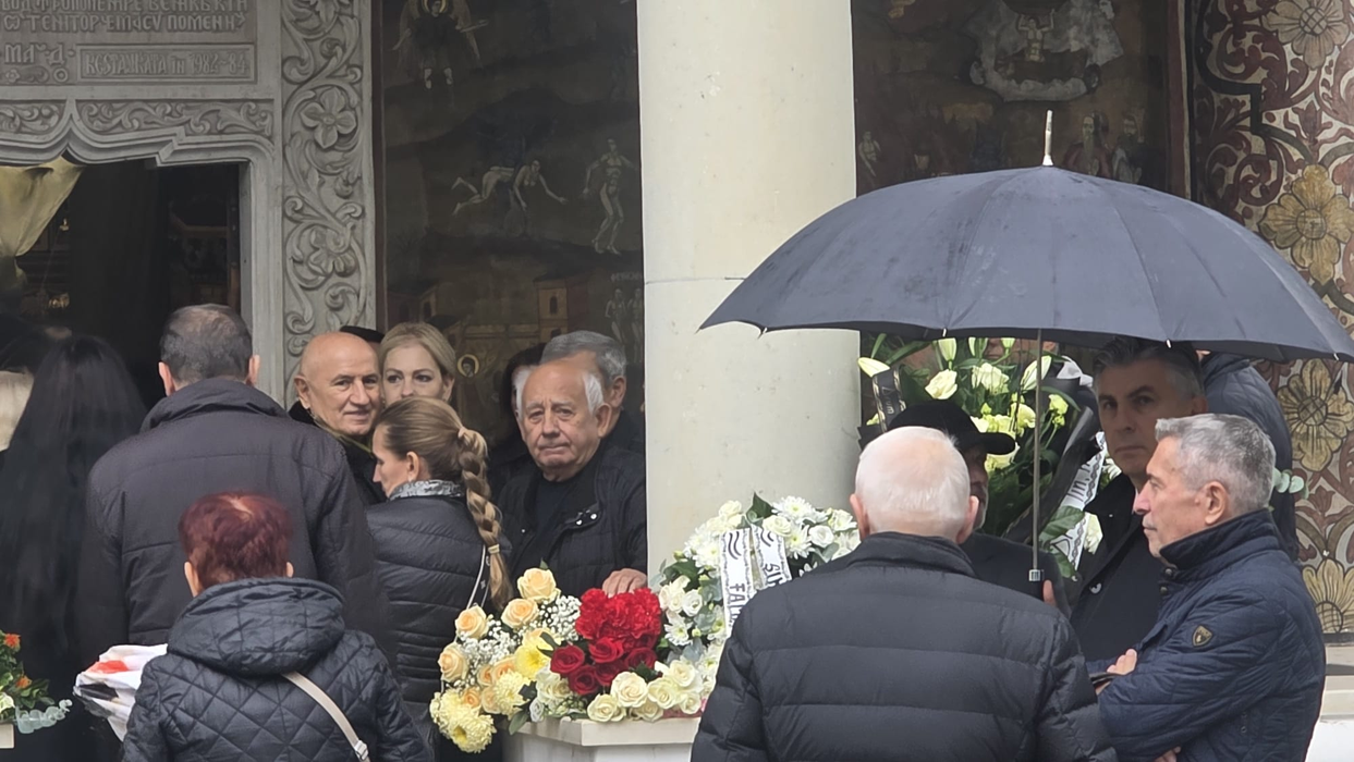 Viorel Păunescu, condus pe ultimul drum! Gigi Becali, revedere emoționantă cu George Copos la slujba de înmormântare