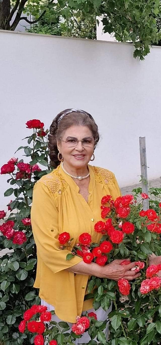 Irina Loghin are grija să nu-și arate vârsta pe care o are /(foto: facebook)