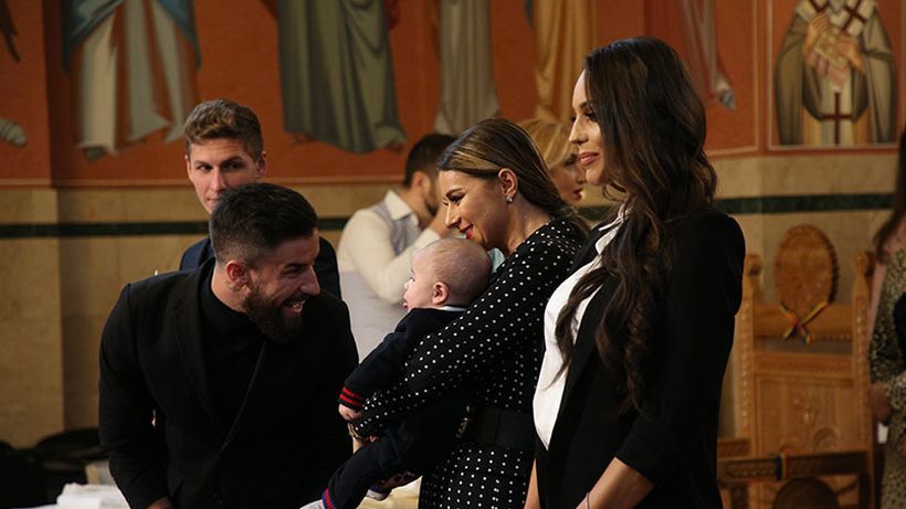 EXCLUSIV. Reghe şi Anamaria Prodan nu s-au uitat la bani! Ce sumă au pus naşii în plic la botezul fiului fotbalistului Gabi Enache!