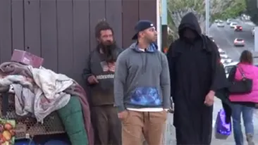 VIDEO Farsa care a facut inconjurul Planetei! Cum reactioneaza oamenii cand Moartea apare pe strada si face asta