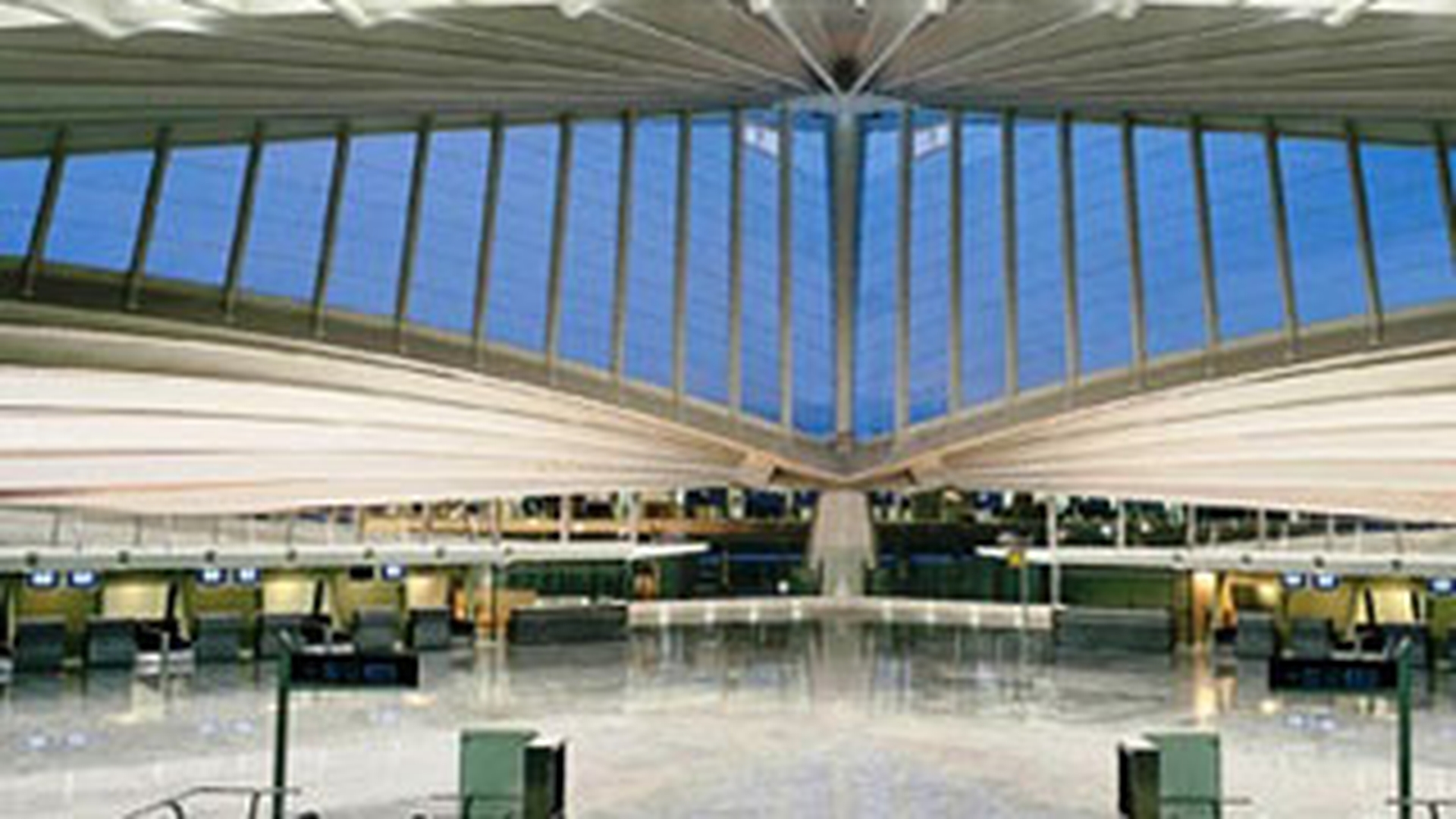 Trei ministri bulgari, blocati pe aeroportul din Spania, din cauza norului de cenusa vulcanica
