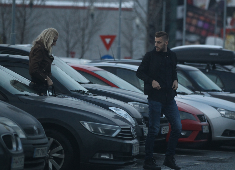 Bogdan Planic are o iubită super frumoasă, care a "incendiat" mallul