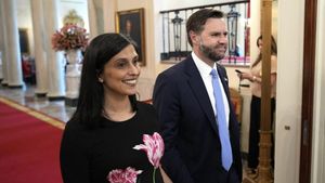 Cum arată rochia de 8 dolari cu care gravida Usha, soția lui J.D. Vance, a atras atenția