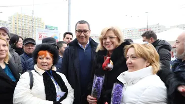 Victor Ponta și Corina Crețu au strâns semnături pentru PRO România în Piața Obor