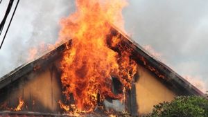 Botoșani: Un bărbat a murit în locuința sa, care a luat foc