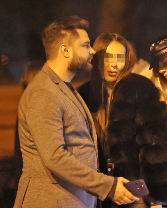 Valentin Burada și noua lui iubită se pregătesc să plece spre casă (Foto: CANCAN.RO)