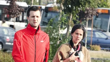 Andi Moisescu si Olivia Steer se dau cu masina prin oras