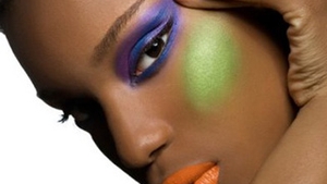Tendintele in machiaj pentru anul 2012! Make-up artistii internationali au stabilit cum trebuie sa te fardezi in sezonul urmator ca sa fii trendy