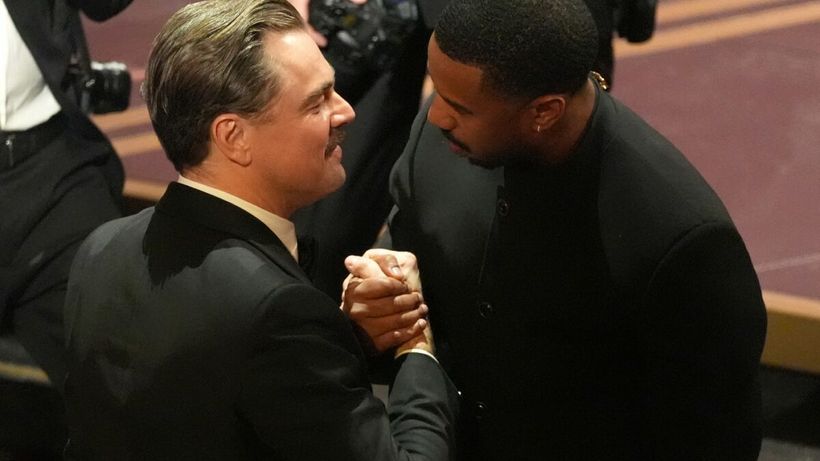 Leonardo DiCaprio, apariție neașteptată la Gala Premiilor Oscar 2026. Fanii au fost surprinși de aspectul actorului: „Pare afectat de criza vârstei mijlocii”