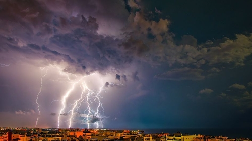 ALERTĂ METEO. Vremea se răceşte şi va ploua în toată ţara
