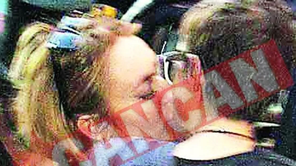 Si-a sarutat logodnica in plina strada