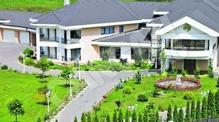 Corneliu Iacobov renunta la resedinta sa de lux de la Bacau! Isi vinde vila cu 2,8 milioane de euro