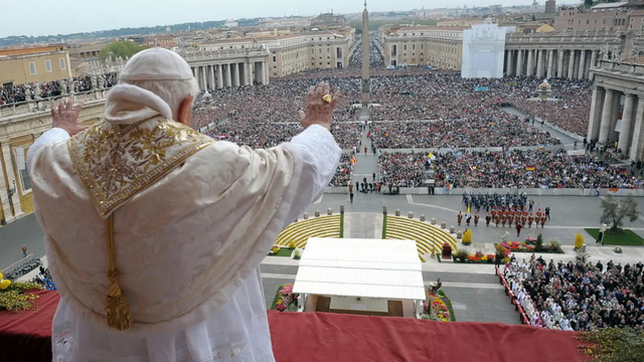 Moment istoric in Piata Sf. Petru din Vatican! Papa Ioan Paul al II-lea si Ioan al XXIII-lea au fost sanctificati