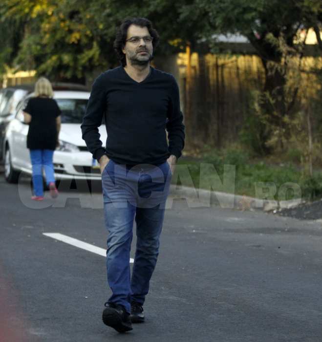 Domnul Sensiblu şi poate cel mai mare colecţionar de tablouri din Bucureşti, un bogătaş aparte. Iubitul Annei Lesko, singur de ziua lui dar din ce în ce mai bogat!