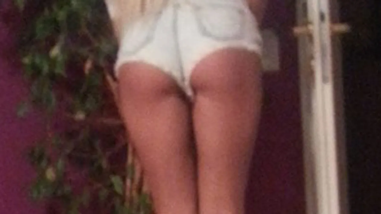 S-a pozat atat de provocator si a facut imaginea publica! Vezi ce vedeta din showbiz a uimit cu aceasta poza