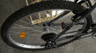 A urcat 48 de etaje pe bicicleta, in 20 de minute, prin metoda "saltul iepurasului"