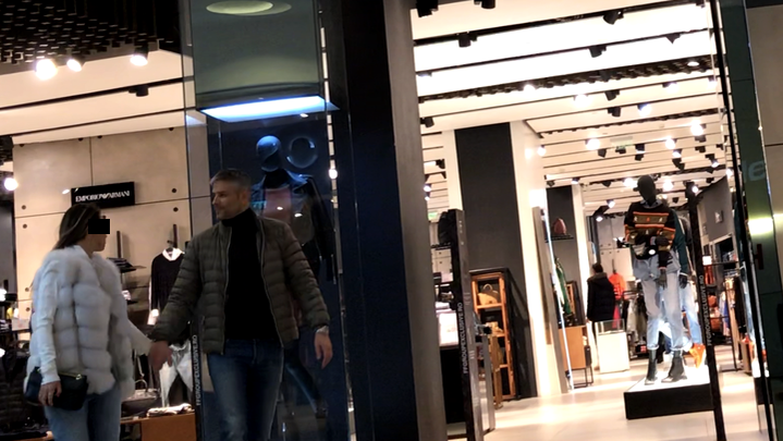 Noua iubita nu a putut sta departe de magazinele scumpe