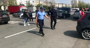 VIDEO INCREDIBIL. Răfuială sângeroasă în parcarea unui supermarket din Balş