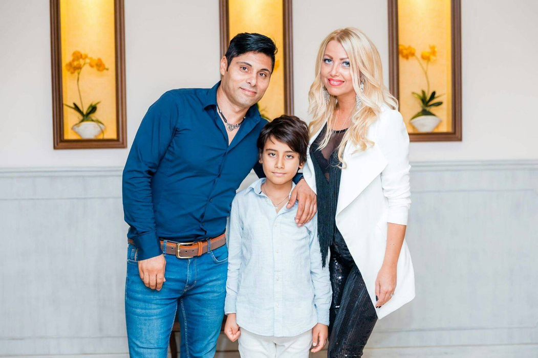 Jumătatea blondă a trupei are în prezent o familie frumoasă, dar nu a renunţat la muzică.
