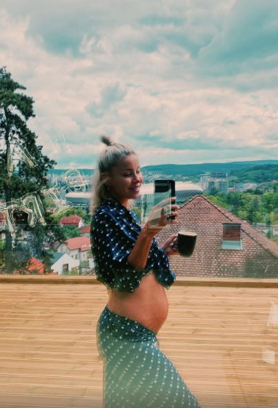 Fosta concurentă de la Asia Express, Alina Ceușan, apariție sexy cu burtica de gravidă la vedere. FOTO