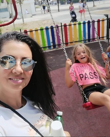 Câți ani are, de fapt, mama Antoniei! Denise Iacobescu NU s-a ferit să-și spună vârsta