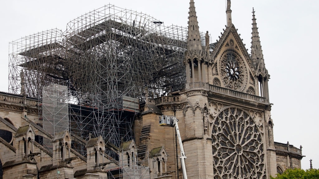 Sâmbătă are loc prima slujbă în Catedrala Notre-Dame după incendiul din aprilie