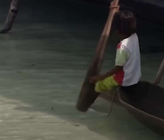 Există oamenii care nu au călcat niciodată pe pământ. Foto: captură YouTube (One Minute Explore)
