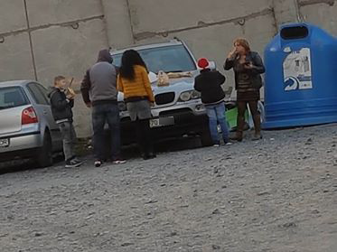 E uimitor ce au făcut românii ăştia cu un SUV nemţesc de câteva zeci de mii de euro. Au parcat şi…