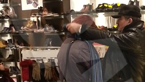 Infidelul Palade se poarta cu manusi cu sotia lui! Chiar daca-i ofera cadouri, Iuliana il tine corzi!