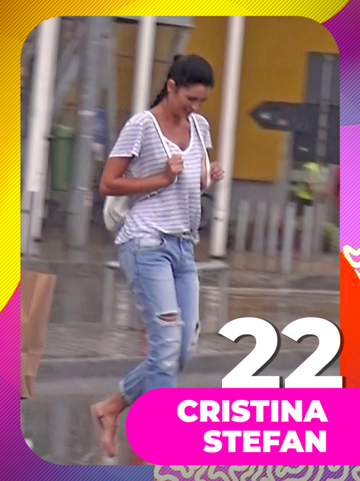 TOP 30 fete-sexy chiar şi atunci când afară plouă. Monica Gabor, Anna Lesko şi Bianca Drăguşanu s-au udat… la propriu!