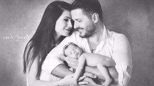 FOTO / Iubita lui Liviu Vârciu s-a filmat cu fiica ei în braţe: "Alăptatul la sân"