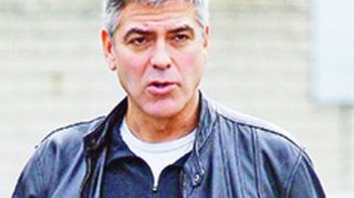 Clooney, chemat in instanta de Berlusconi