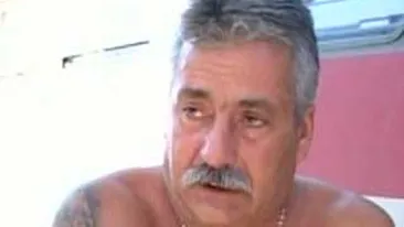 Pentru el, expresia bai esti de c***t are alt sens! Vezi cum i-a explodat unui barbat WC-ul din tren in fata si l-a umplut de noroc - Trenul de Timisoara a oprit in prima statie si toti au lesinat