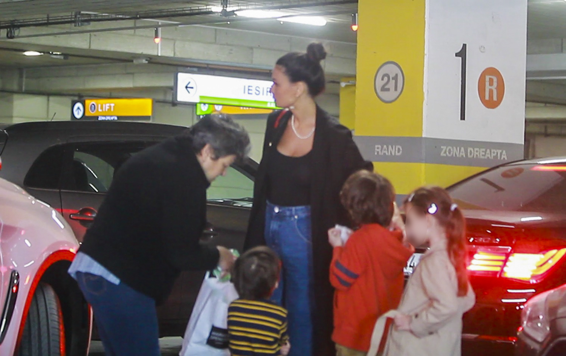 Anca Serea  și-a scos ”armata” la shopping. Sunt primele imagini cu vedeta de când a confirmat sarcina