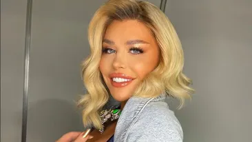 Loredana Groza şi-a lăsat fanii fără cuvinte! În ce ţinută a împodobit artista bradul