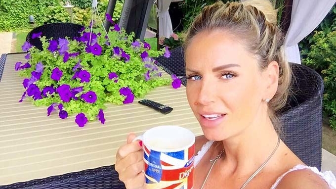 Deşi este însărcinată în 5 luni, ANDREEA BĂNICĂ s-a afişat AŞA! Fanii au rămas cu gura căscată! I s-a văzut tot prin...