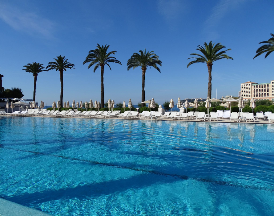 Fostul şef al PSD plătea câte 150 de euro pe zi pentru un şezlong pe plaja exclusivistă Monte Carlo Beach