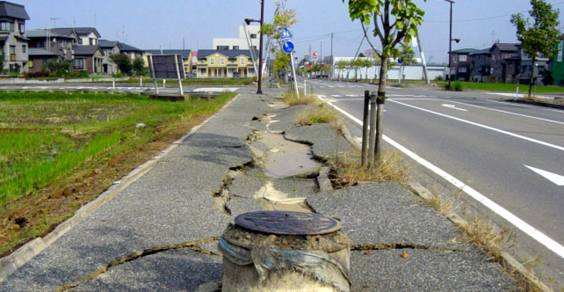 Bilanţul cutremurului urmat de tsunami din Indonezia a ajuns la 1,763 de morţi