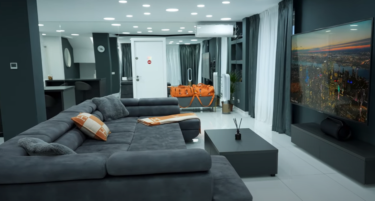 Prins drogat la volan, Dorian Popa s-a reapucat temeinic de treabă. Noul vlog conține imagini nemaivăzute din „palatul” în care locuiește