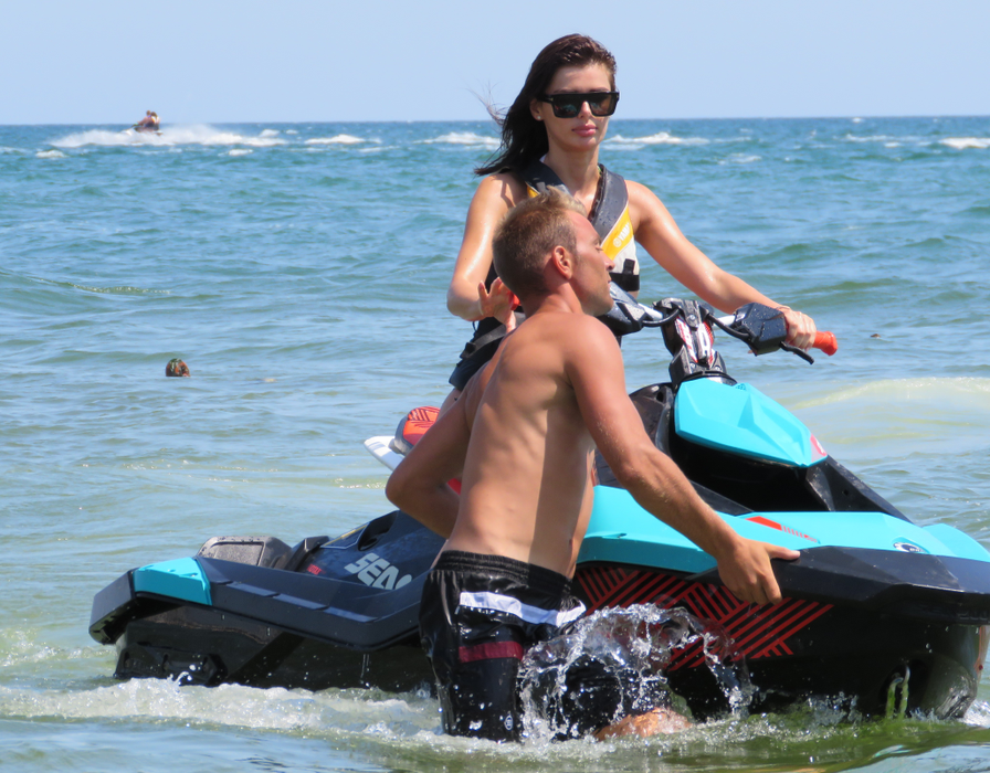Ioana, senzații tari cu skyjet-ul în Mamaia