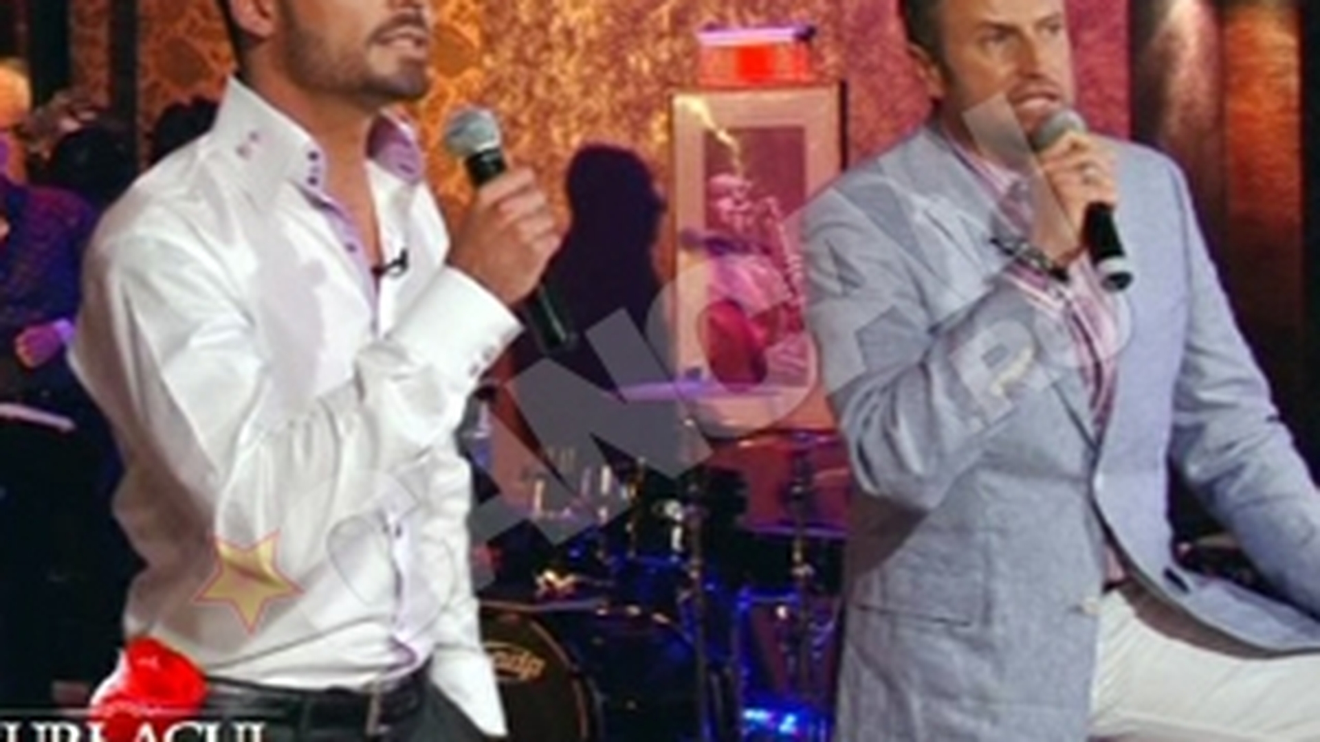 Botezatu s-a apucat de cantat! Face karaoke