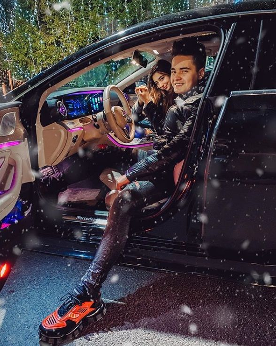 Ea este ”prințesa” lui Selly! Are sute de mii de urmăritori pe Instagram