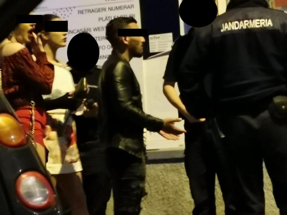 Ce au pățit doi travestiți într-un club de manele din Sibiu